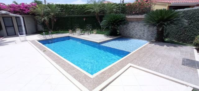 VILLA EN VENTA, VIA A LA COSTA, PORTOFINO, CON PISCINA