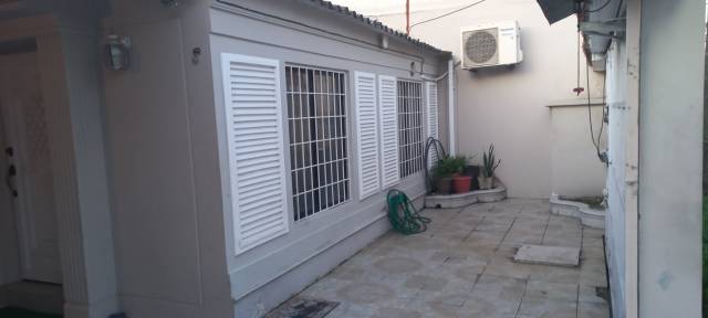 casa 2 pisos en alborada etapa 13 amplia moderna 5 cuartos con sus baños con garaje y 2 salas remodelada papeles al dia en todo