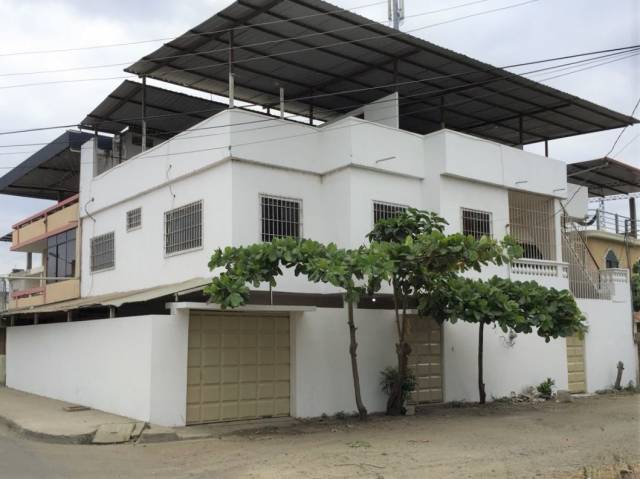 Vendo casa grande en Portoviejo