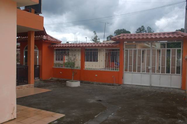 CASA CON EXCELENTES TERMINADOS EN URBANIZACION PRIVADA