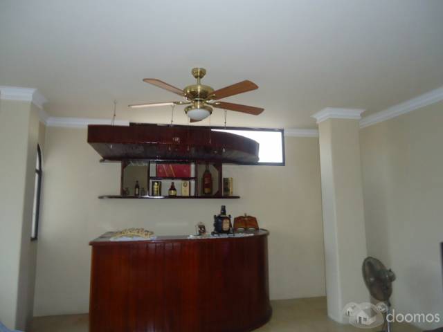 Las Riberas, Samborondon Km 1.5. La Puntilla. Vendo Casa 3 pisos. 2 departamento. $ 575.000