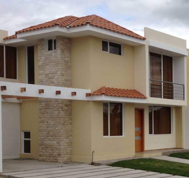 Hermosa Casa en Atuntaqui en Conjunto Cerrado