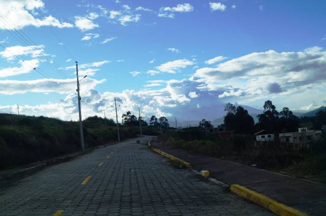 VENDO HERMOSO TERRENO EN EL VALLE DE LOS CHILLOS  (A 5 MINUTOS DEL COLIBRI - SANGOLQUI)