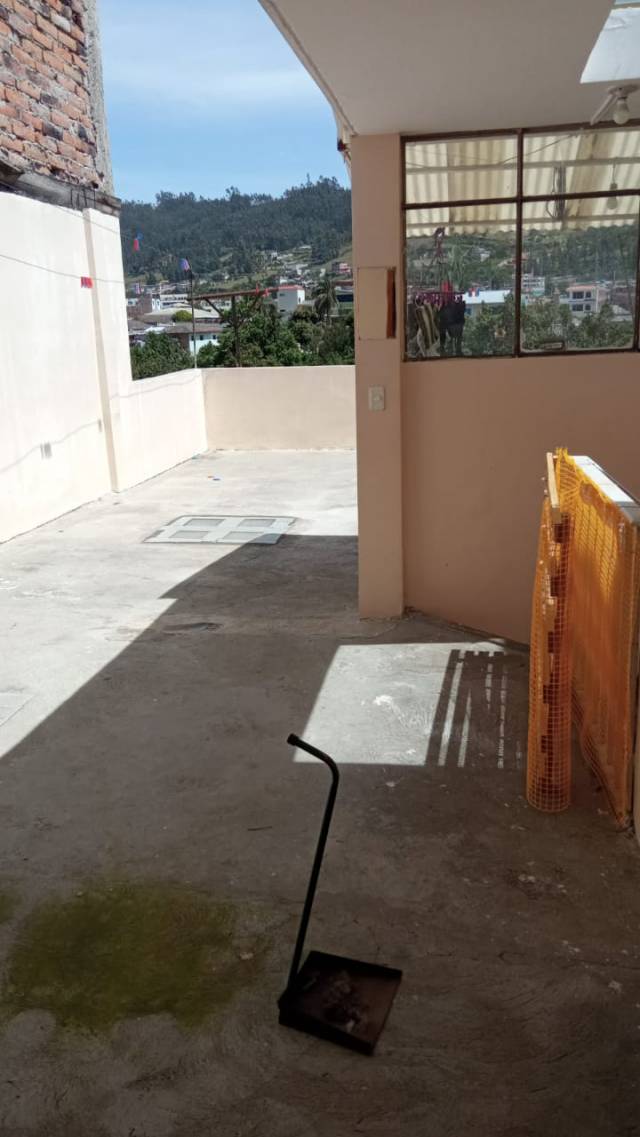 DE OPORTUNIDAD SE VENDE CASA EN OTAVALO