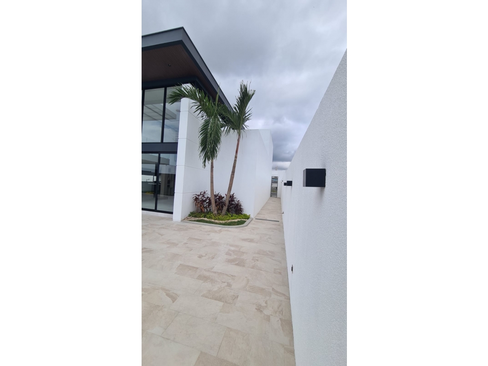 En venta casa de lujo con vista al mar en Marina Blue Manta Ecuador.