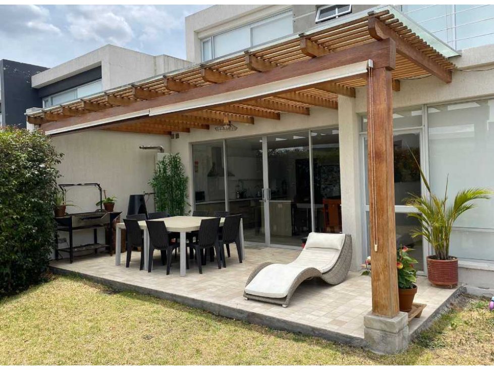 En Puembo Casa Moderna en con 150m2 jardin y Suite independiente