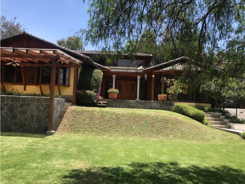 VENTA CASA CUMBAYA SECTOR COLEGIO MENOR VIA PILLAGUA URB PRIVADA