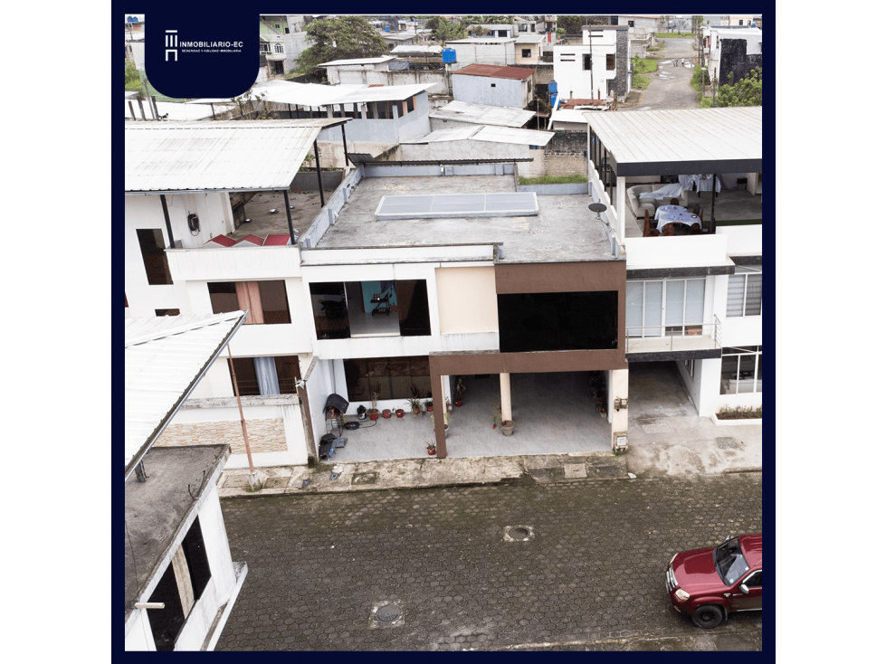 CASA EN VENTA JARDINES DEL BOMBOLI - SANTO DOMINGO ECUADOR