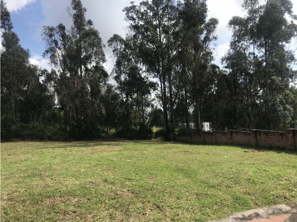 Terreno independiente en venta en Cumbayá sector San Juan