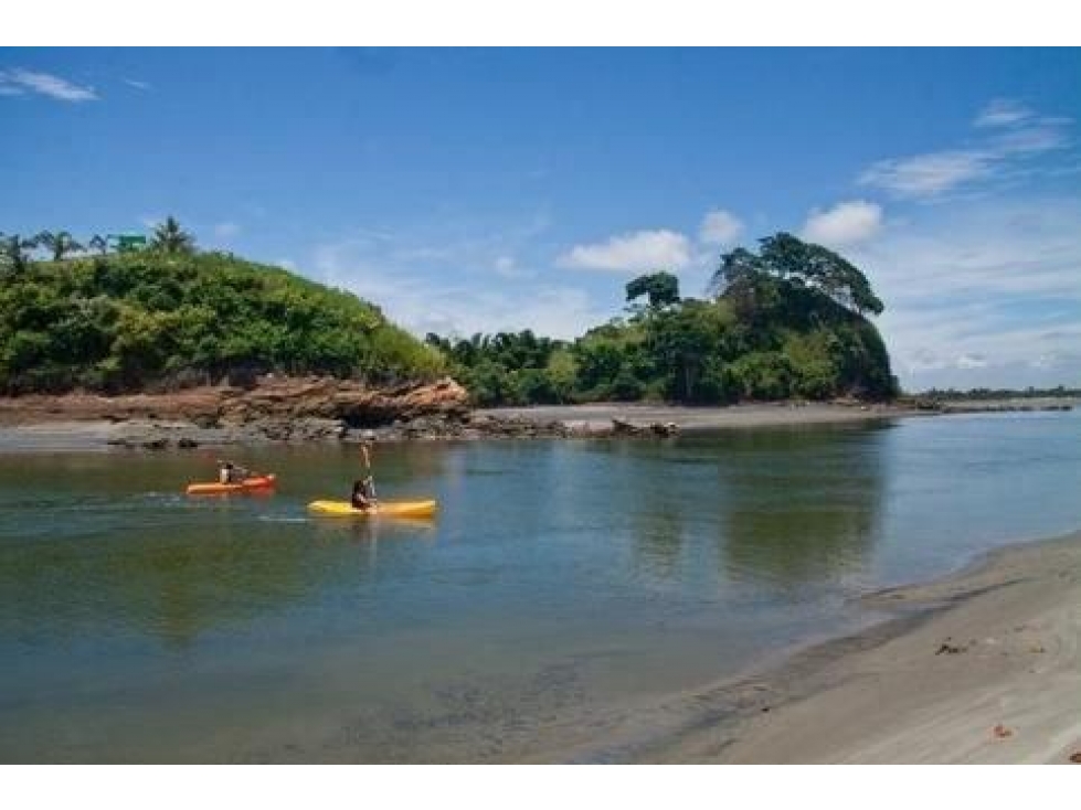 Se Vende De Oportunidad Terreno a Dos Cuadras de La Playa de Mompiche