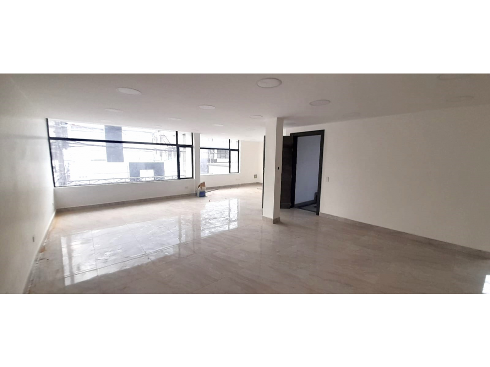 OFICINA EN RENTA - 180 M2 - ISLA ISABELA Y T. DE BERLANGA (SZ)