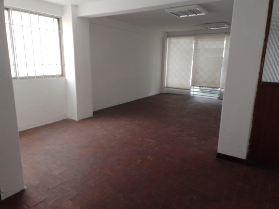 Quicentro, Local en renta, 97 m2, 3 ambientes, 4 baños, 2 parqueaderos