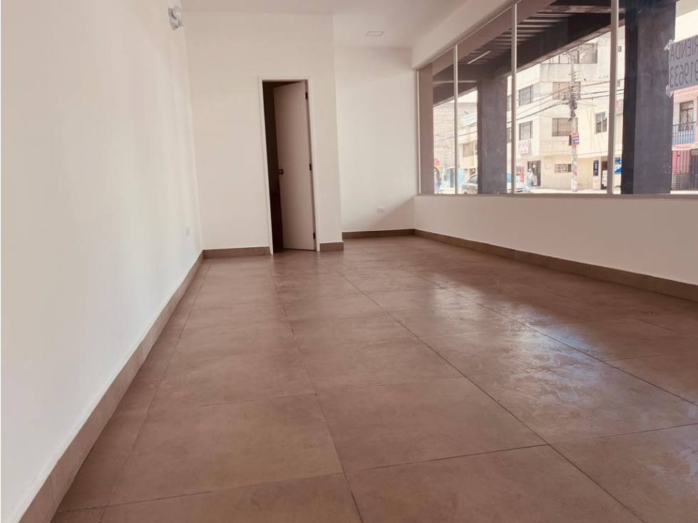 Carapungo, Local Comercial en Renta, 45m2, 1 ambiente, 1 baño, 1 parqueadero