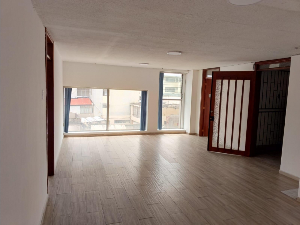 La Orellana, Oficina en  Renta, 130m2, 5 Ambientes.