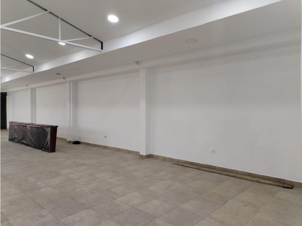 La Alameda, Local Comercial en  Renta, 300m2, 2 Ambiente , 5 Baños.