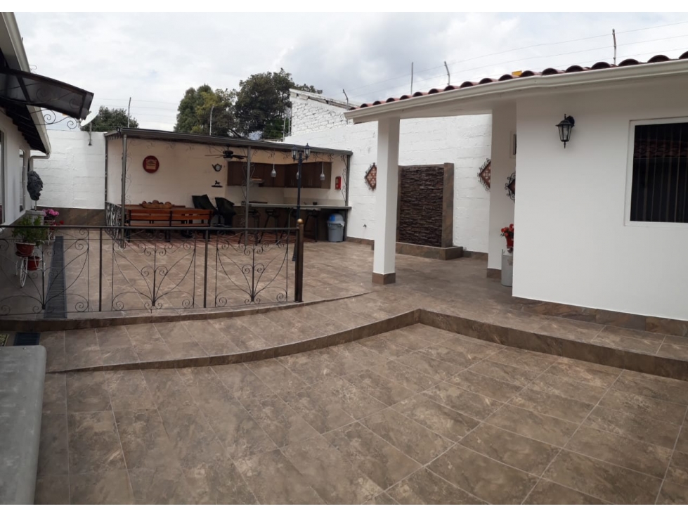 Venta casa 3 Dormi, Mitad del Mundo $145,000