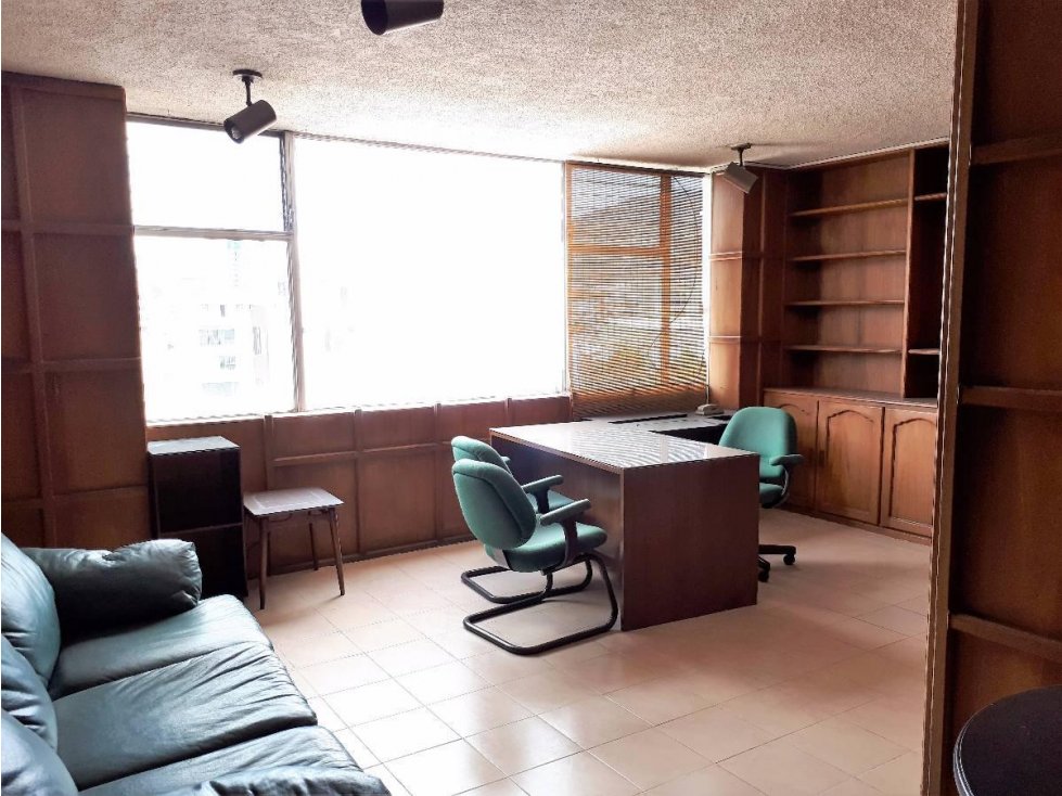 Venta Oficinas, Consultorios, Sector Clínica Pichincha $65,000