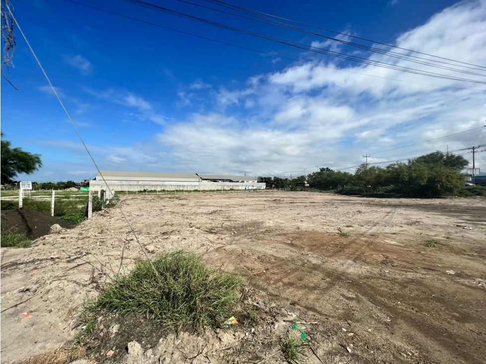 Terreno esquinero cerca del Aeropuerto de Manta