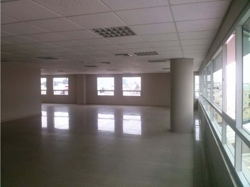 Parque Empresarial Colon se alquila local planta baja de 500 m2