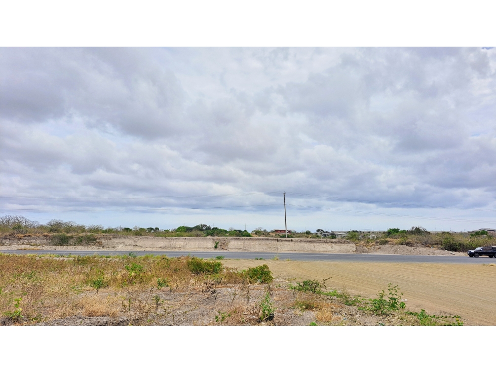 Vía operativa de la refineria, Montecristi, vendo terreno industrial