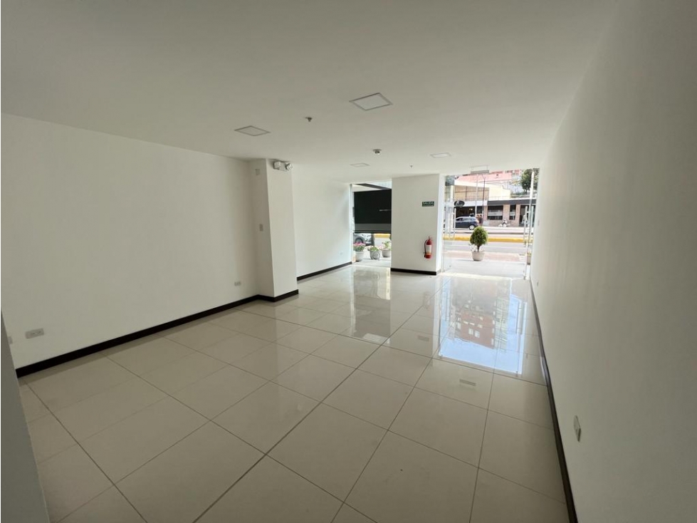 Renta Local  a ESTRENAR Av. 6 de Diciembre 92 m2