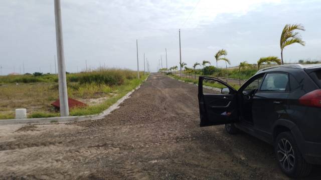 Terreno con 25% de descuento al Sur de Manta en Urbanizacion Ciudad Mangle frente al Mar sobre acantilado